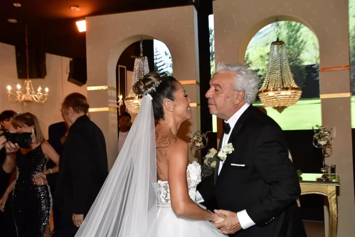 VIDEO | “Volver a enamorarse es esperanzador”: Coco Sily se casó en Berazategui rodeado de amigos y emoción