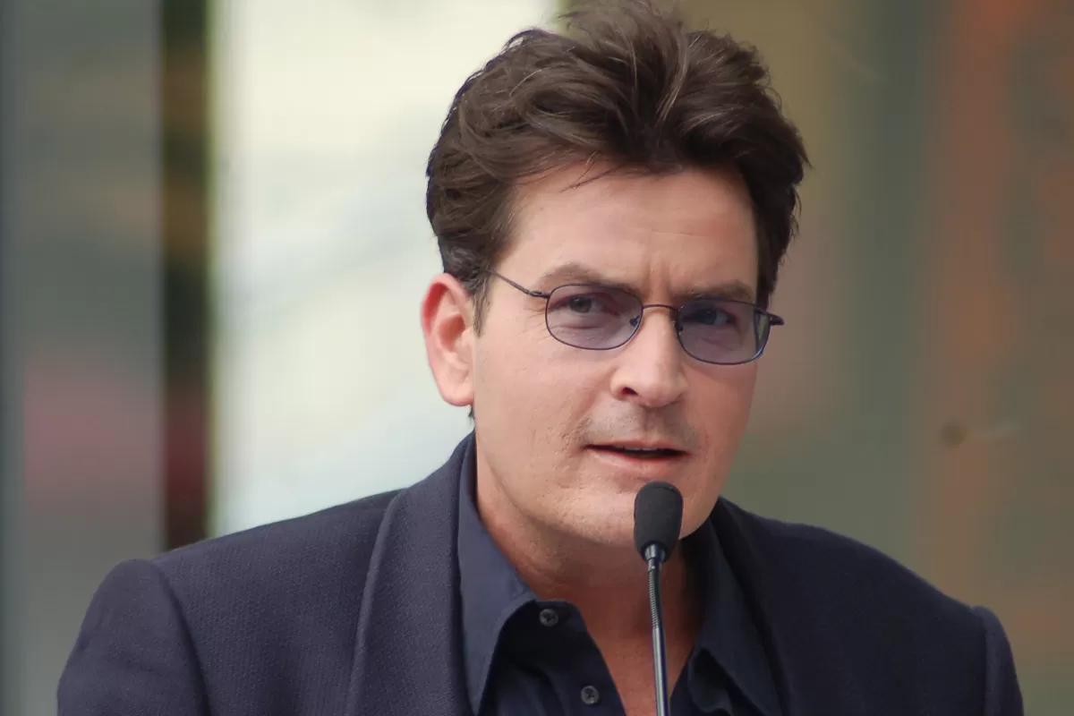 Sexo, sitcoms y cocaína: la autobiografía de Charlie Sheen sin filtros