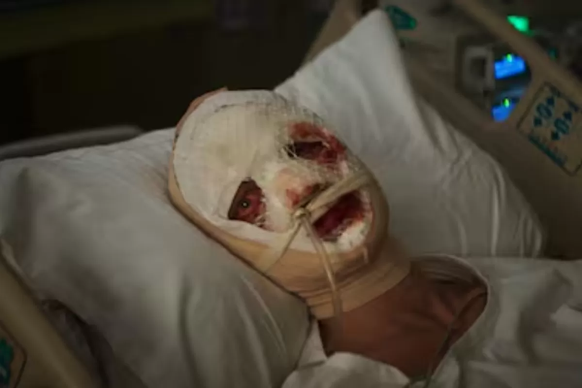 Clayface llega al cine con una historia de terror sobre un actor desfigurado que termina convertido en un monstruo