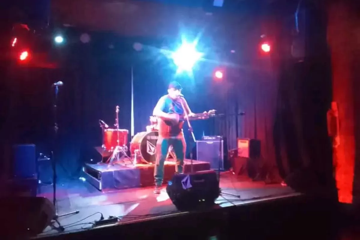 El cantante Javi Ag&uuml;ero impulsa su carrera con el estreno de &ldquo;Casita Blanca&rdquo; y nuevos shows en vivo