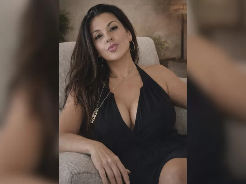 VIDEO | Karen detalla cómo inició en el tarot en 2010 y construyó su carrera en terapias espirituales