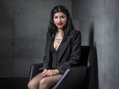 TR&Aacute;ILER | Cazzu debut&oacute; como actriz en &ldquo;Risa y la cabina del viento&rdquo; antes de iniciar su gira por Estados Unidos